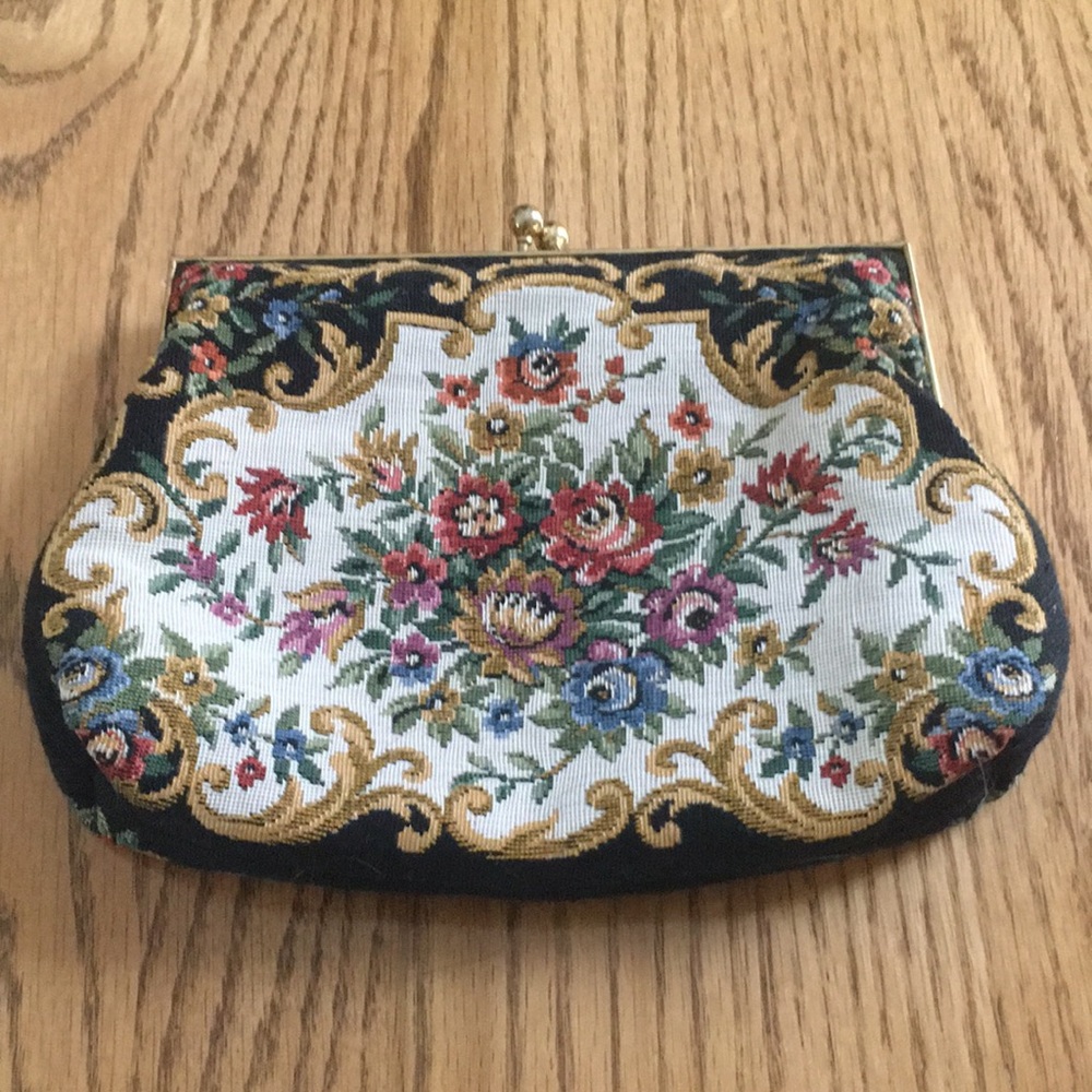 Vintage petit point purse w/ floral motif